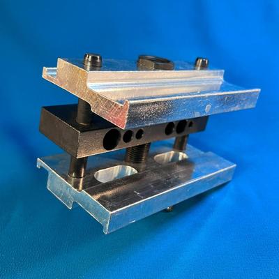 â€œDOWL-ITâ€ SELF CENTERING DOWEL DRILL GUIDE JIG TOOL