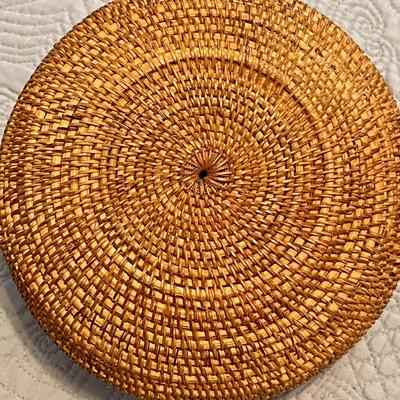 LOT 7  VINTAGE COILED WOVEN WICKER STORAGE BASKET W/LID