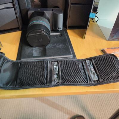 LYTRO ILLUM 40 Megaray Light Field Camera with Constant F/2.0, 8X Optical Zoom, and 4" Touchscreen LCD ***PLUS FILTERS!