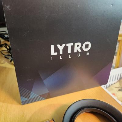 LYTRO ILLUM 40 Megaray Light Field Camera with Constant F/2.0, 8X Optical Zoom, and 4