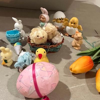 Tub of Easter Items