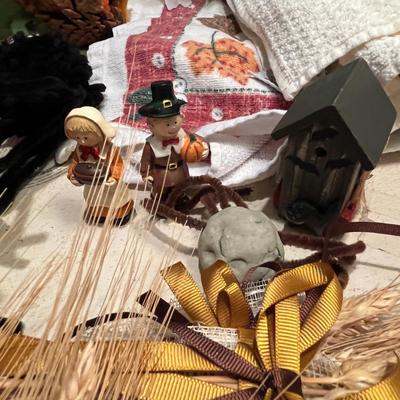 Tub of Fall Halloween Decor