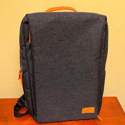 New w/ Tags Authentic Nordace Siena Smart Backpack