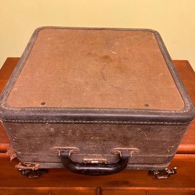 Antique Royal de Luxe Typewriter w/ Case