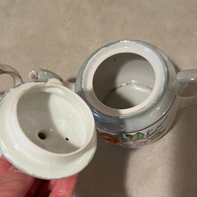 Lot of 2 Teapots