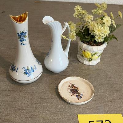 Lot of bud vases