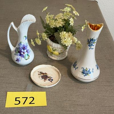 Lot of bud vases