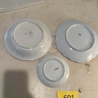 Lot of porcelain bowls & plate