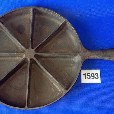 Vintage 9â€™â€™ Cast Iron Cornbread Skillet