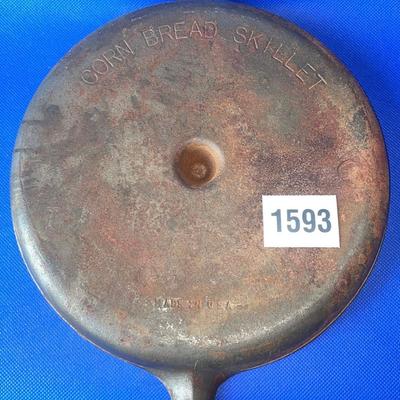 Vintage 9â€™â€™ Cast Iron Cornbread Skillet