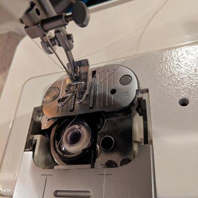 Singer 4572 Automatic One Step Buttonhole Sewing Machine
