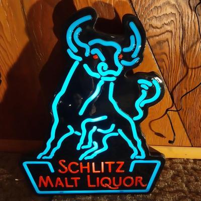 LIGHTED SCHLITZ MALT LIQUOR BEER SIGN | EstateSales.org