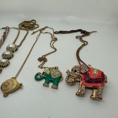 Costume Jewelry Lot (1)