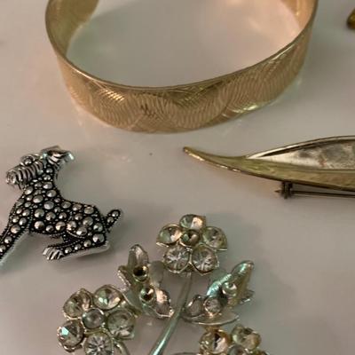 Costume Jewelry Lot Pins Necklace Antique Shoe Clip ++++