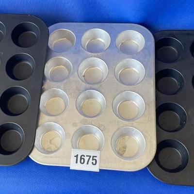 Assorted Baking Pan Lot