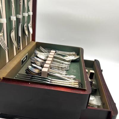 Holmes & Edwards Deep Silver Flatware Set