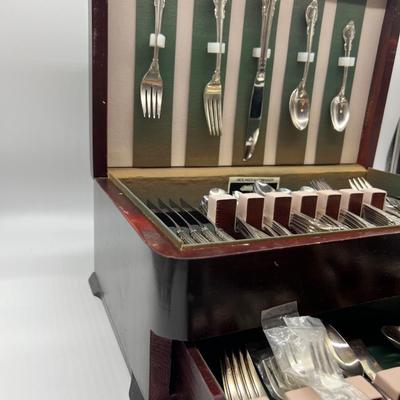 Holmes & Edwards Deep Silver Flatware Set