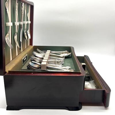 Holmes & Edwards Deep Silver Flatware Set