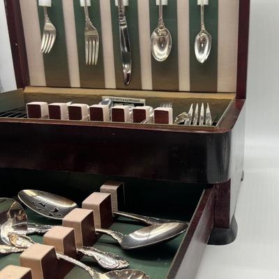 Holmes & Edwards Deep Silver Flatware Set