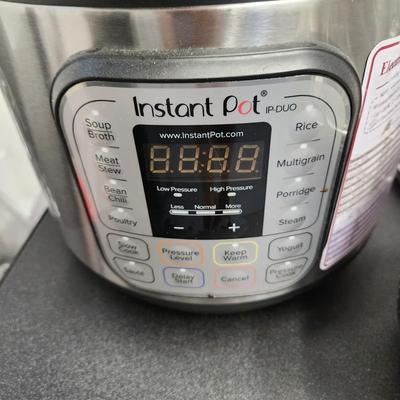 Instant Pot 8 Quart Cooker IP-DUO80 V2