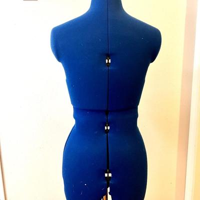 Adjustable Dress Form *Read Details