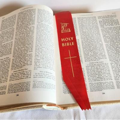 Lot #20  Vintage 1970 Catholic Bible - Papal Edition - UNUSED
