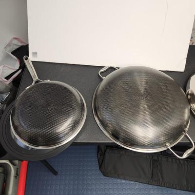 2 HexClad Hybrid Cookware Lot with Storage Covers  15in Wok w  Lid  11" Pan with Lid