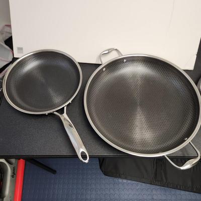2 HexClad Hybrid Cookware Lot with Storage Covers  15in Wok w  Lid  11
