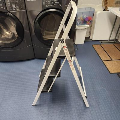 Sturdy Metal 3 Step Folding  Step ladder