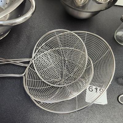 Large Lot Stainless Steel Cooking Utensils Mesh Strainers, Skimmers,bowls