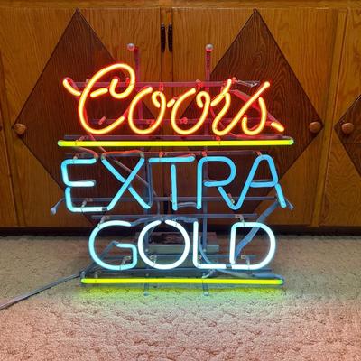 LIGHTED NEON COORS BEER SIGN
