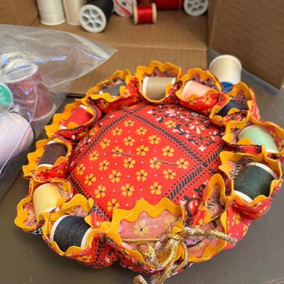Thread & Pin cushion