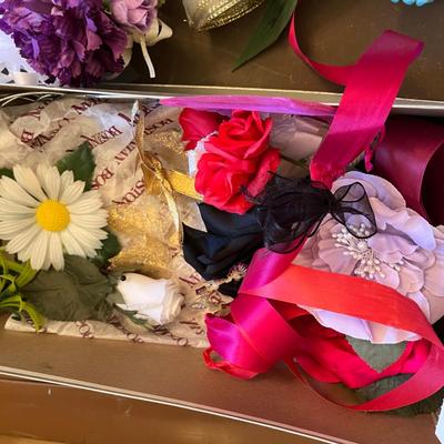 Lot of floral items