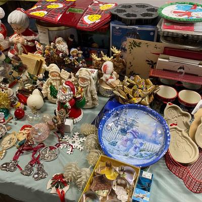 large lot of Vintage Christmas Decor, Mr. and Ms. Santa