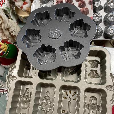 large lot of Vintage Christmas Decor, Mr. and Ms. Santa