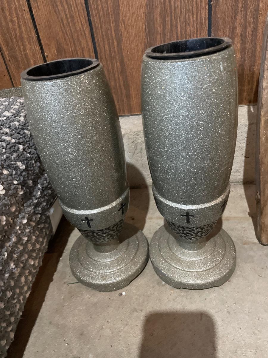 Headstone vases