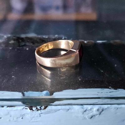 Vintage ruby man ring, 10 karat gold (size 10.5)