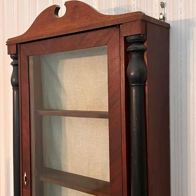 Vintage 2 Tone Curio Cabinet 4 Tier Display Shelf