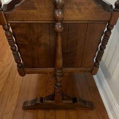 Ethan Allen Dark Antiqued Pine Old Tavern Cradle