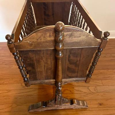 Ethan Allen Dark Antiqued Pine Old Tavern Cradle