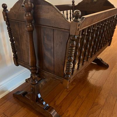 Ethan Allen Dark Antiqued Pine Old Tavern Cradle