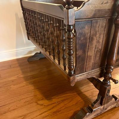 Ethan Allen Dark Antiqued Pine Old Tavern Cradle