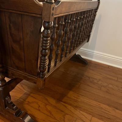 Ethan Allen Dark Antiqued Pine Old Tavern Cradle