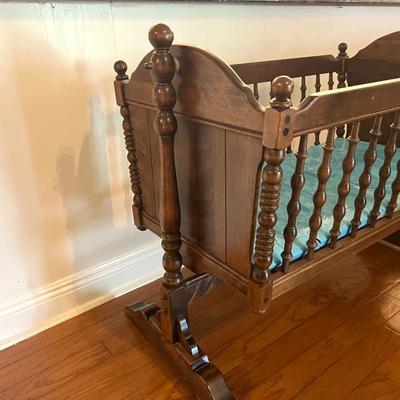 Ethan Allen Dark Antiqued Pine Old Tavern Cradle