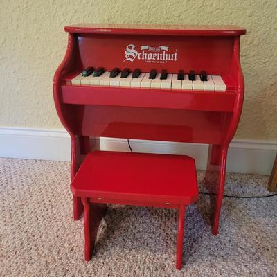 Schoenhut Children's Piano (LR-DW)