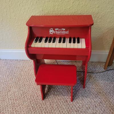 Schoenhut Children's Piano (LR-DW)