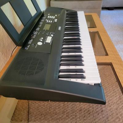 Yamaha EZ-220 Digital Piano (LR-DW)