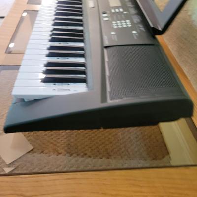 Yamaha EZ-220 Digital Piano (LR-DW)