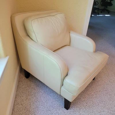 Cream Colored Leather Chair (LR-DW)