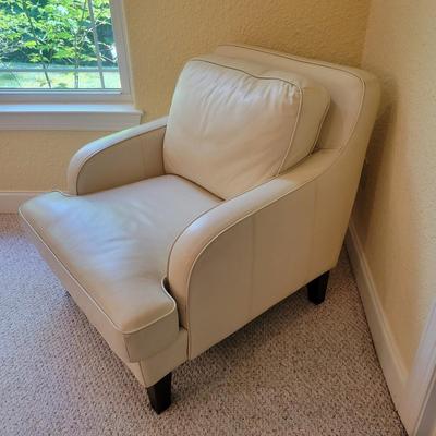 Cream Colored Leather Chair (LR-DW)